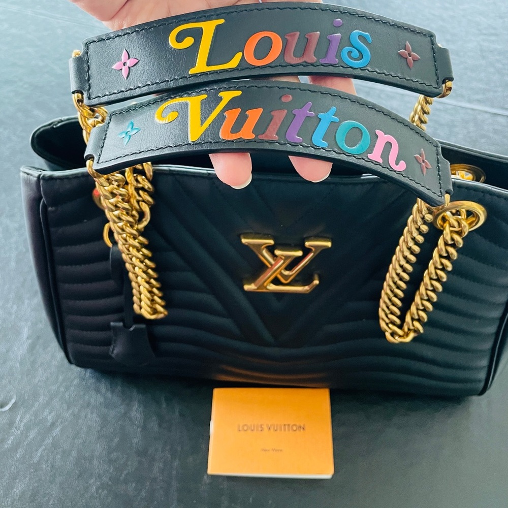 Wave noir chain tote